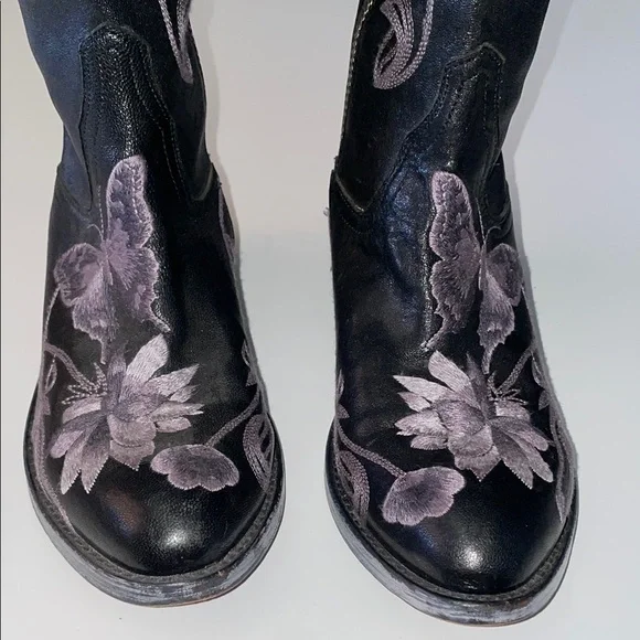 Beverly Feldman Floral Embroidered Black Boots - Picture 9 of 11